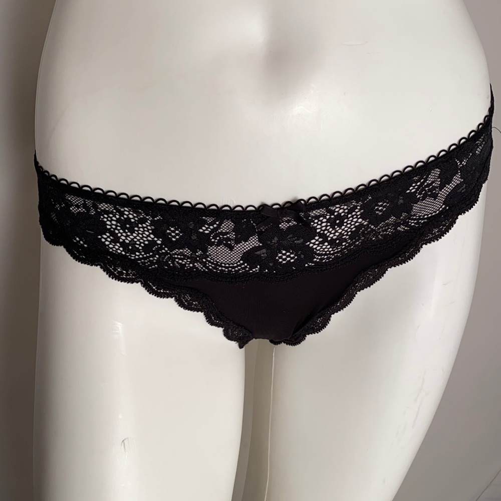 Victoria’s Secret black stretch satin lace panty M